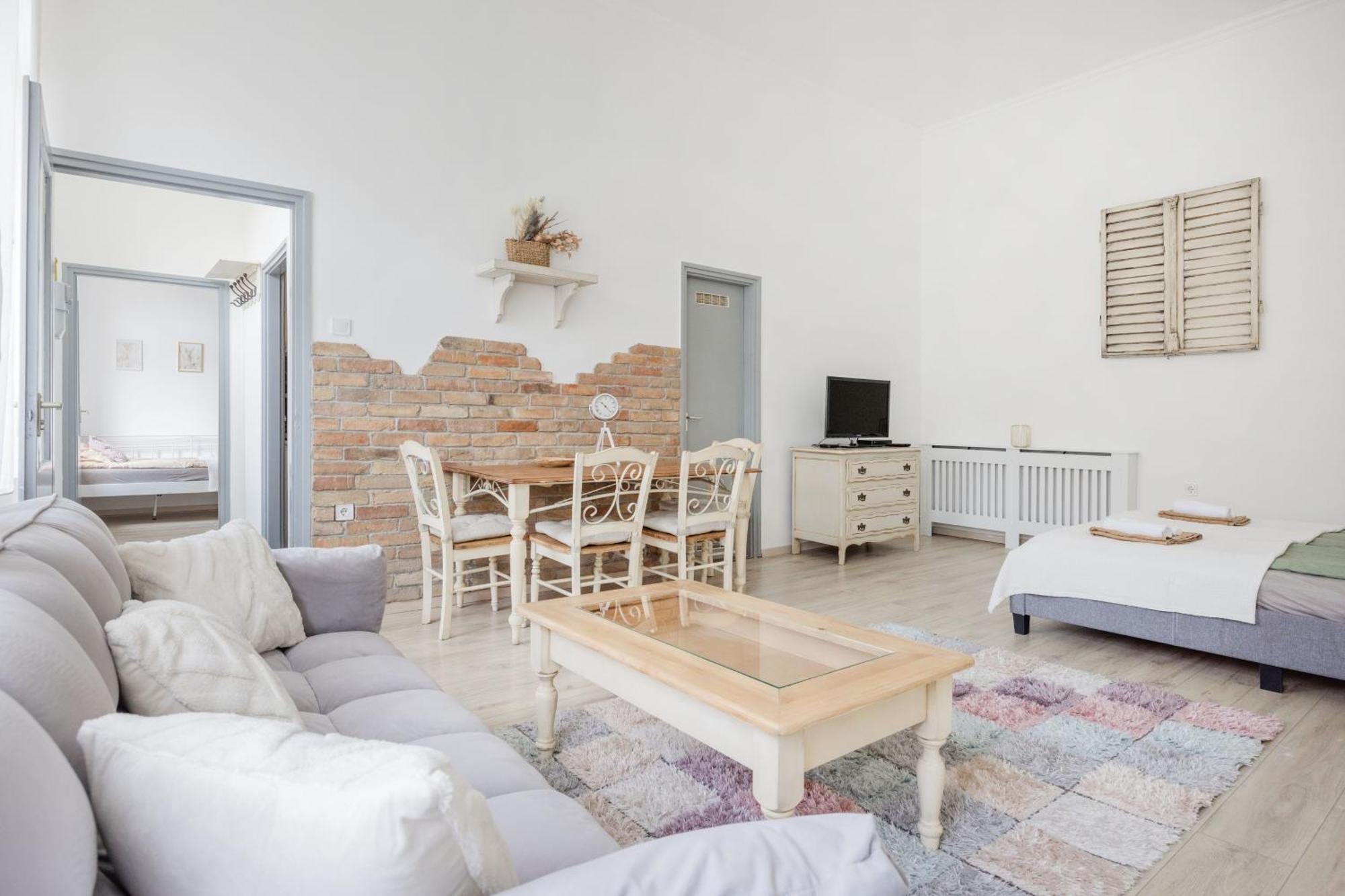 Апартаменти A Touch Of Provence And Pastels In The Centre Будапешт Екстер'єр фото